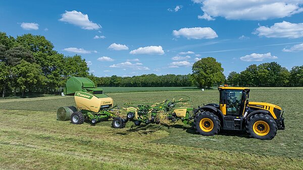С помощью KRONE Swadro BaleTrain TC 880 Pro