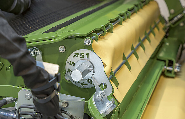 Регулируемое устройство переключения групп ножей