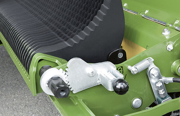 Регулируемое устройство пере- ключения групп ножей